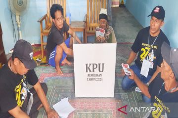 KPPS di Banjarmasin jemput bola ke rumah layani pemilih sakit