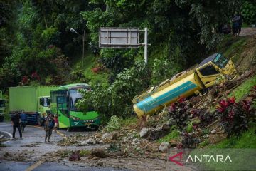 Empat orang meninggal dunia akibat tanah longsor di Deli Serdang