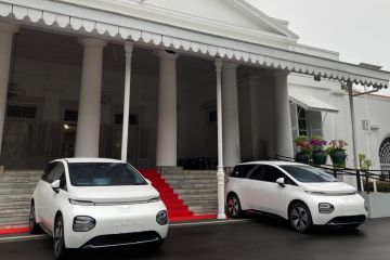 Wuling serahkan dua unit Cloud EV untuk operasional Pemprov Jabar