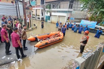 Wapres tinjau warga terdampak banjir di Kampung Melayu dan Cawang