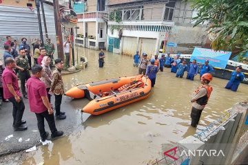 Wapres tinjau warga terdampak banjir di Kampung Melayu dan Cawang