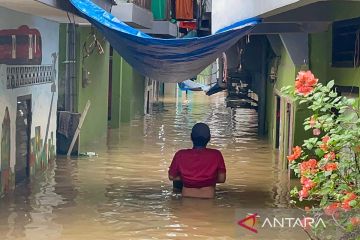 Kali Ciliwung meluap, permukiman warga Kebon Pala terendam banjir