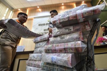 Penyerahan barang bukti tahap II uang senilai Rp22,5 miliar di pidana korupsi pembangunan prasarana LRT Sumatera Selatan