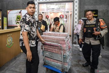 Penyerahan barang bukti tahap II uang senilai Rp22,5 miliar di pidana korupsi pembangunan prasarana LRT Sumatera Selatan