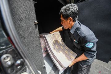 Penyerahan barang bukti tahap II uang senilai Rp22,5 miliar di pidana korupsi pembangunan prasarana LRT Sumatera Selatan