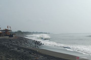 BBMKG terbitkan peringatan dini gelombang hingga 2,5 meter di Bali