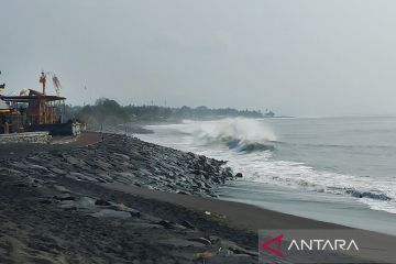 BBMKG terbitkan peringatan dini gelombang hingga 2,5 meter di Bali