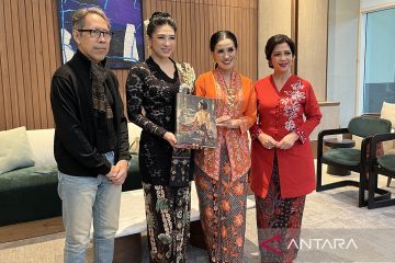 Dokumentasi budaya lewat buku "Kebaya, Keangunan yang Diwariskan"