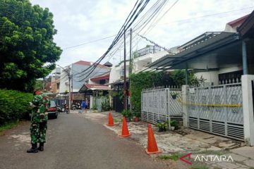 Polisi cek urine remaja yang bunuh ayah dan neneknya di Cilandak