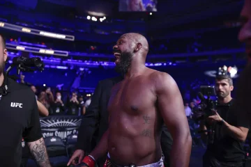 Juara kelas berat UFC Jon Jones terus menolak melawan Tom Aspinall