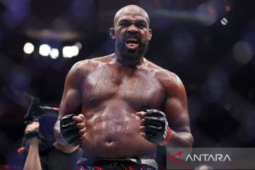 Juara kelas berat UFC Jon Jones terus menolak melawan Tom Aspinall