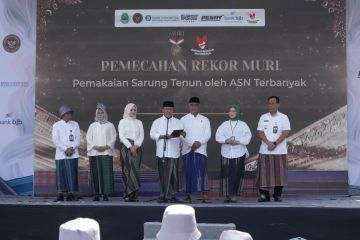 Gerakan BBI gunakan sarung terbanyak oleh ASN Jabar raih rekor MURI