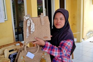 Produk tas dari Desa Tegal Maja jadi unggulan Kabupaten Serang