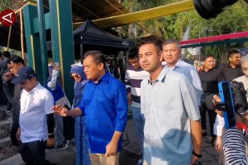 Cagub Ahmad Luthfi blusukan ke Pasar Triwindu Solo ajak Raffi Ahmad cs