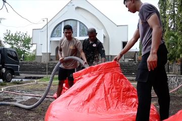 Polri tambah lagi mobile water treatment untuk pengungsi Lewotobi