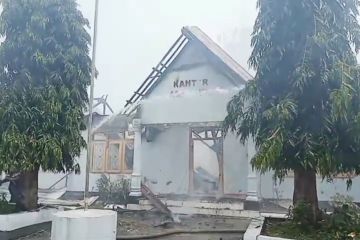 Kantor Camat Woja Dompu ludes terbakar