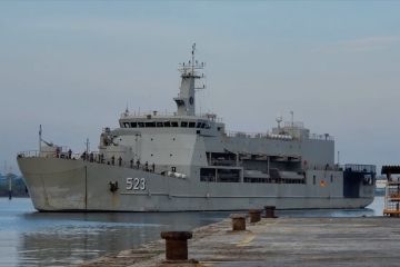 KRI Teluk Palu 523 jemput ratusan prajurit Pamtas Papua di Aceh