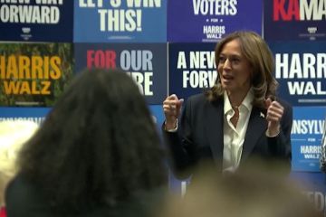 Kamala Harris temui relawan pusat panggilan di kantor Demokrat