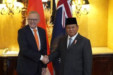 Prabowo bahas kerja sama ekonomi dengan PM Australia di Peru