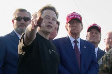 Trump dan Musk saksikan peluncuran Starship SpaceX dari Texas