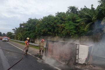 Satu orang terluka dalam kebakaran mobil di Tol Balaraja Tangerang 