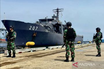 Kapal perang Singapura sandar di Priok untuk isi ulang perbekalan