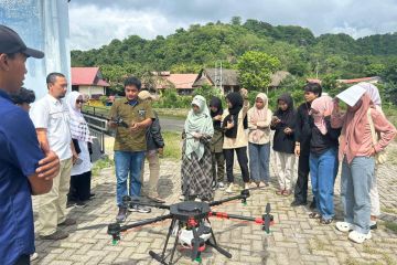 Polipangkep perkenalkan teknologi modern "drone spraying"