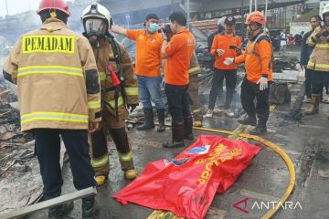 Kebakaran di Simpang Matraman Jakpus akibatkan satu orang meninggal