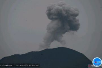 Badan Geologi perluas zona bahaya setelah Gunung Ibu erupsi 2.577 kali