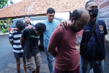 Tiga polisi gadungan pemeras warga di Jakbar berhasil ditangkap