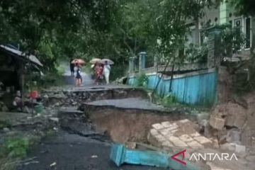 Longsor, BPBD: Hindari sementara perjalanan ke wilayah selatan Cianjur