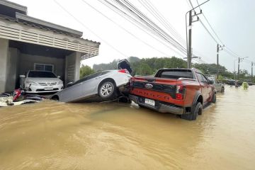 Melihat banjir parah yang merendam Thailand selatan