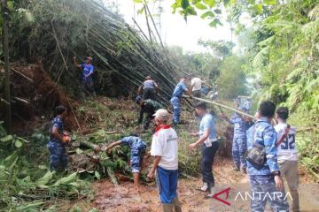 TNI AU bantu proses evakuasi pasca banjir dan longsor di Cianjur