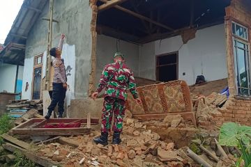 Polres Garut patroli mitigasi bencana untuk mengecek dampak gempa bumi