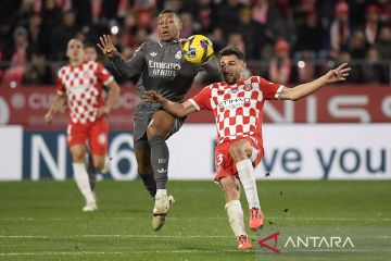 Kalahkan Girona 3-0, Real Madrid kini dua poin di bawah Barcelona