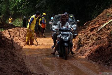 Jalan putus akibat longsor di Sukabumi sudah bisa dilintasi hari ini