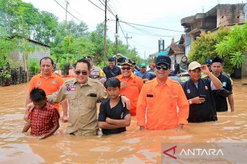 Pj Gubernur Jatim salurkan bantuan untuk korban banjir Pasuruan