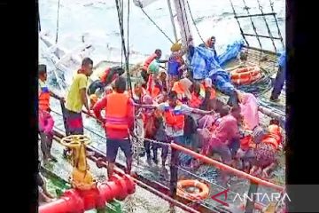 Tim SAR: Kapal tenggelam di perairan Madura-Situbondo 49 orang selamat