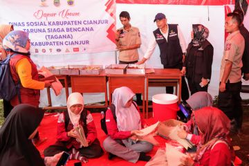 Wamensos Agus Jabo beri bantuan logistik bagi korban bencana Cianjur