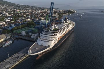 Kapal pesiar MV Vasco Da Gama sandar di Ternate