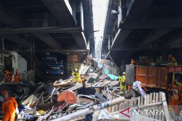 Warga pemukim kolong Tol Angke direlokasi ke sejumlah rusun di Jakarta