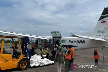 Tiga ton garam disemai ke udara, kendalikan curah hujan di Jawa Barat