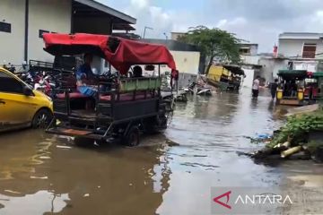 Sejumlah RT di Muara Angke terendam banjir rob