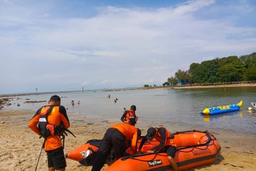 Tujuh pemancing terseret laut pasang, satu meninggal, satu hilang