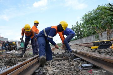 Daop 8 intensifkan perawatan jalur KA jelang libur Natal-Tahun Baru