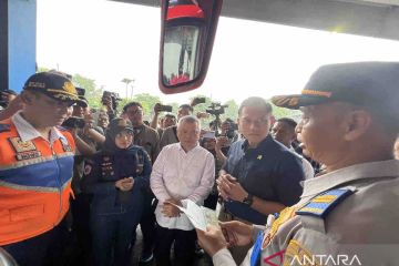 AHY bersama Menhub uji kelaikan bus di Jateng jelang Natal-Tahun Baru