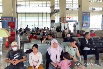 Penumpang di Terminal Pulogebang mulai meningkat jelang perayaan Natal