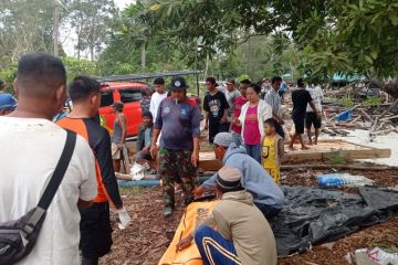 Evakuasi korban dihantam ombak di Belinyu