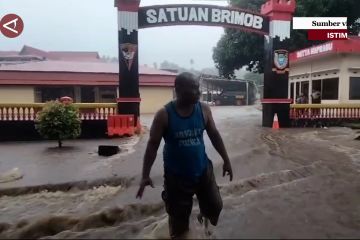 Kantor Brimob Polda Malut dikepung banjir