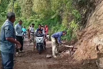 Diguyur hujan deras, tanah longsor terjang Madiun